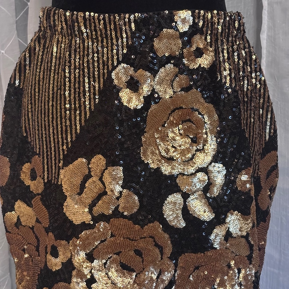 Hot & Delicious Floral Sequins Mini  Skirt Black/ Gold Back Zipper Size Med